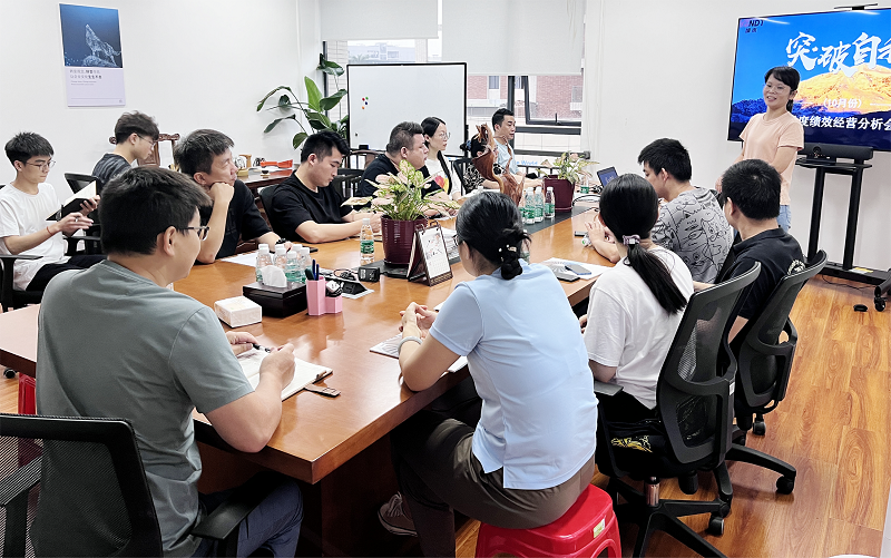 洞察過去，啟迪未來：微視光電舉行10月月度績效分析會