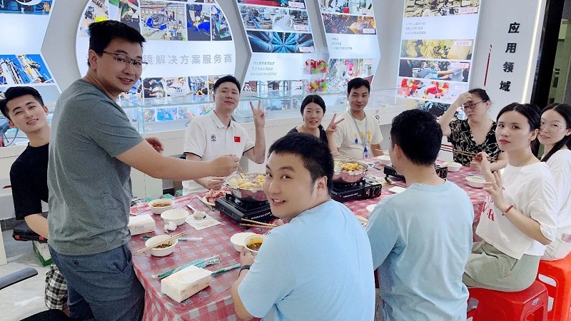 歡聚一堂，“趣”“味”無限—微視光電舉行月度聚餐趣味小活動(dòng)